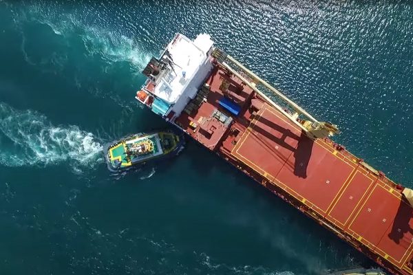 assetManager-tugMovesVessel